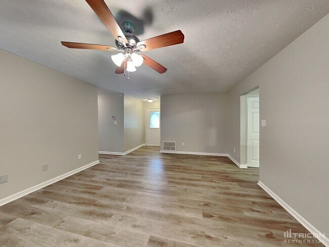 Building Photo - 40 Rosebud Ln