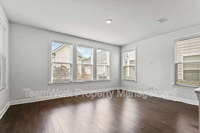 Building Photo - 165 Rowans Creek Dr