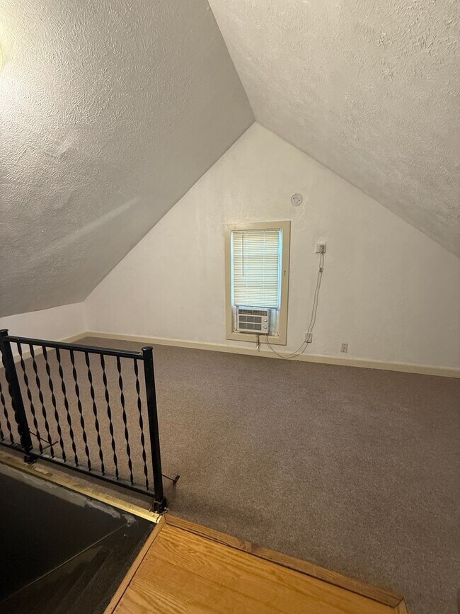 Building Photo - 129 N St Louis Blvd