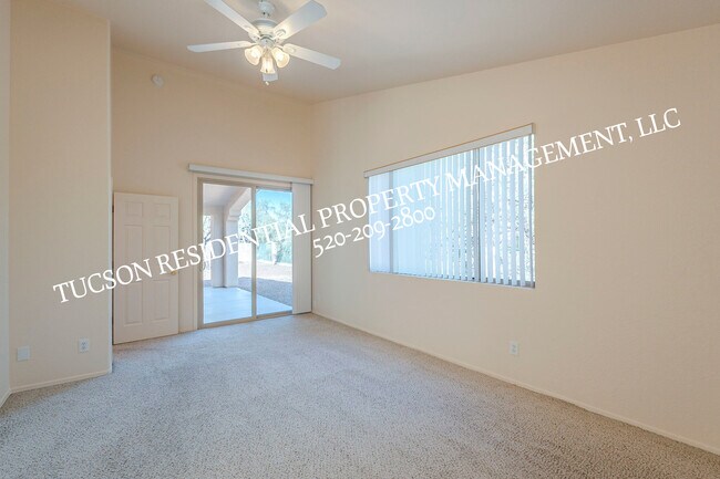 Building Photo - 11174 N Sand Pointe Dr