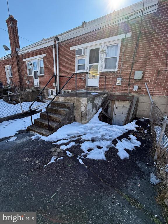 Building Photo - 557 Wiltshire Rd