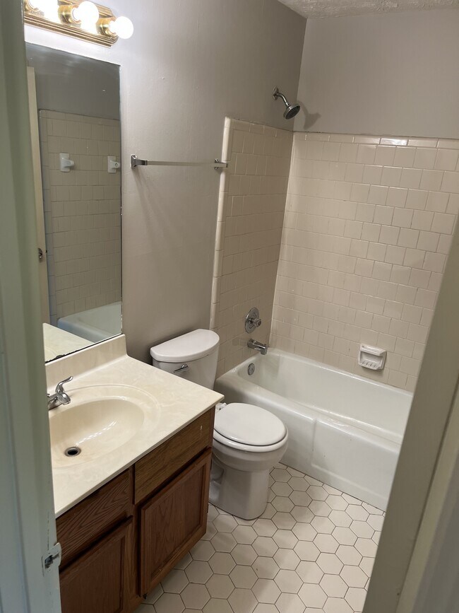 Building Photo - 5928 Trent Jones Way