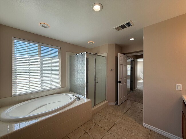 Building Photo - Ana Verde 3 bedroom