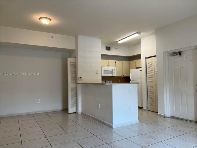 Building Photo - 7280 NW 114th Ave
