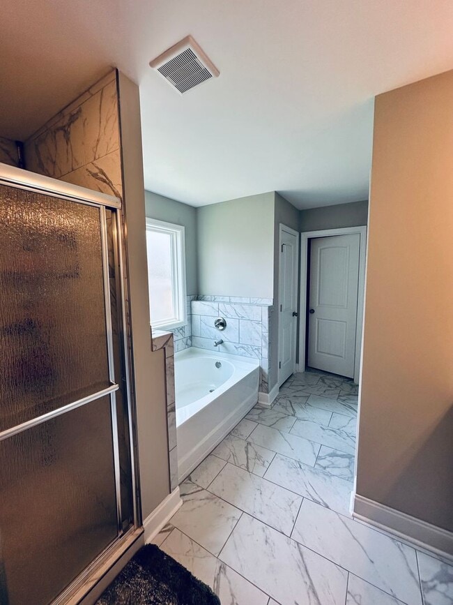 Building Photo - 104 Sig Ct