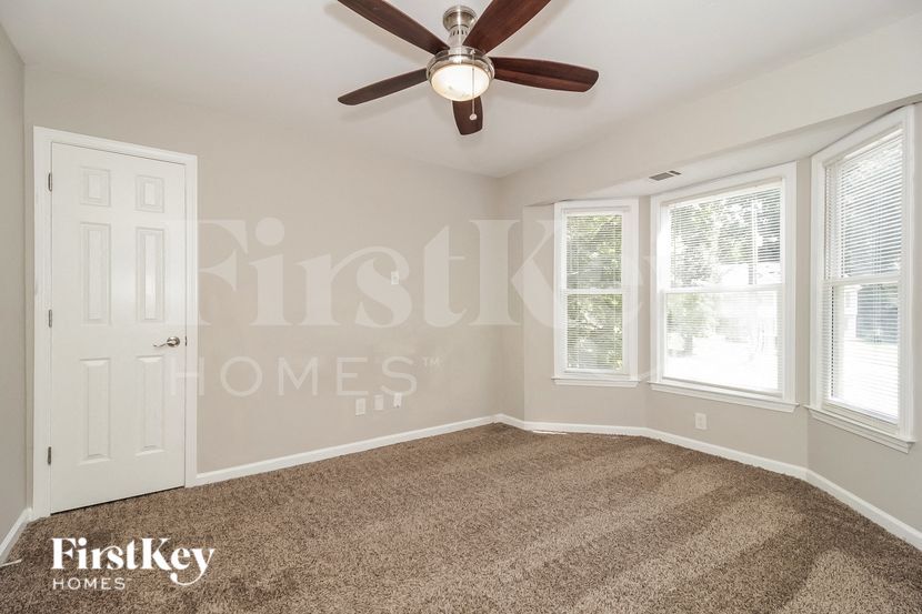 Building Photo - 1985 Castle Royale Dr