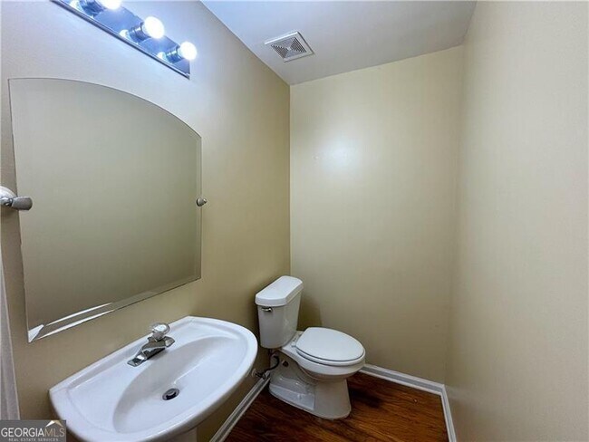 Building Photo - 7888 The Lakes Point