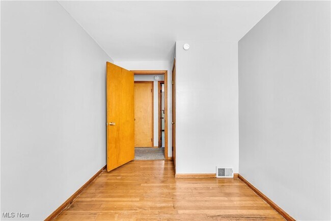 Building Photo - 19500 Lakeshore Blvd