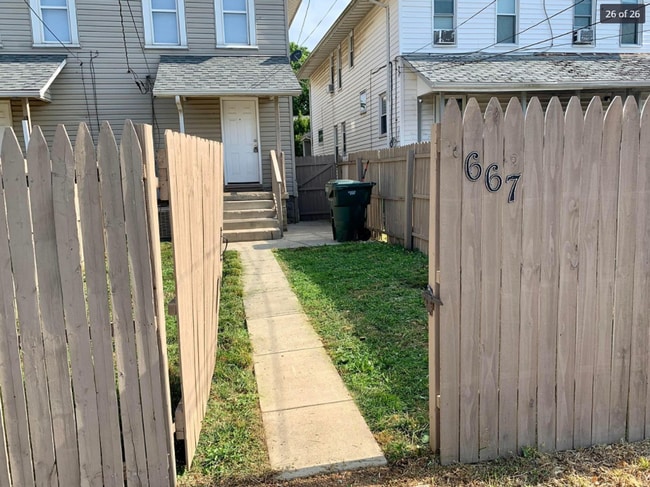Building Photo - 667 Frebis Ave