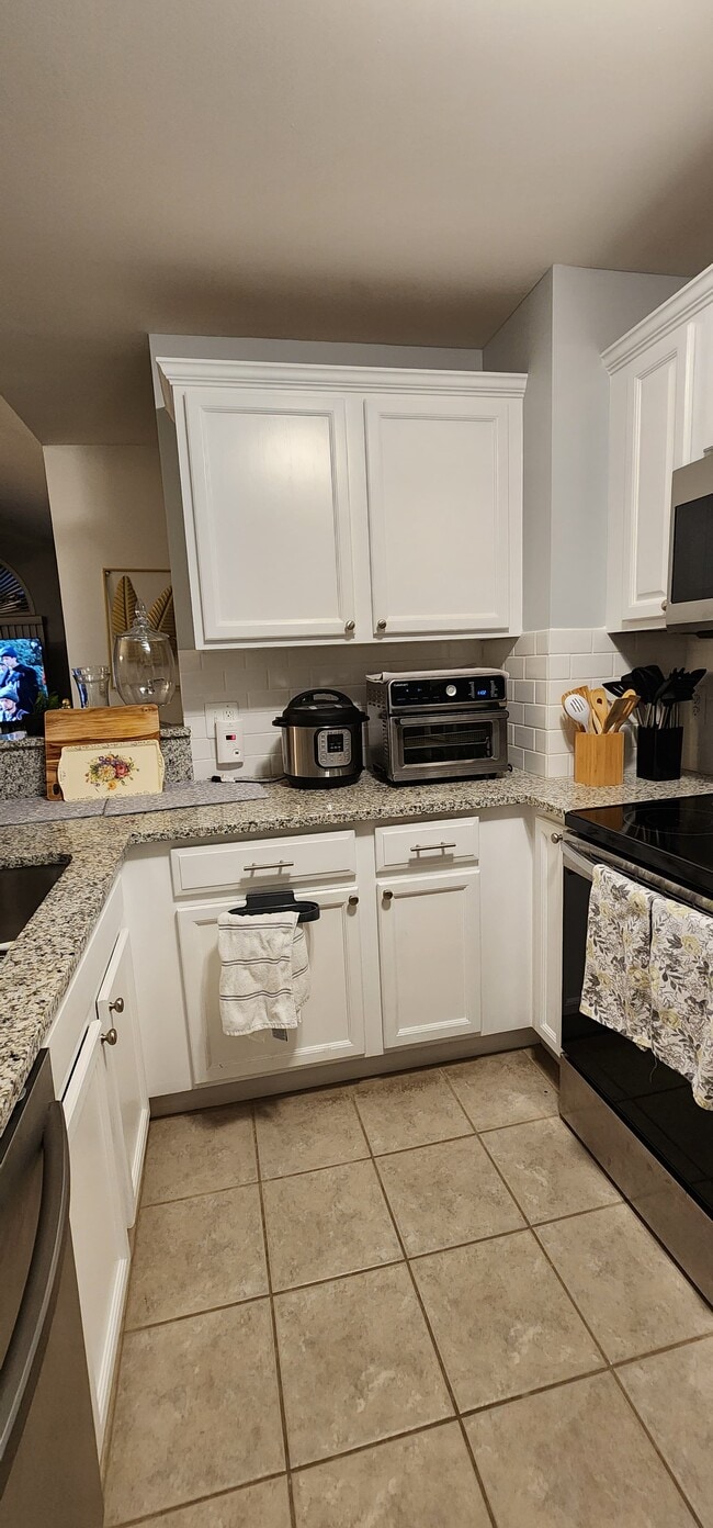 Building Photo - 7869 Ambassador Dr