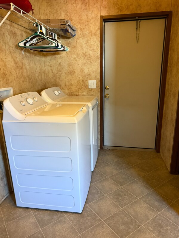 Building Photo - 7266 River Rd