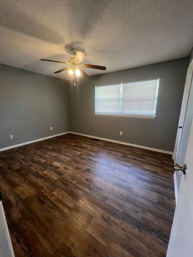 Building Photo - Updated Sanford Condo with Private Patio & Community Pool Near Downtown!
