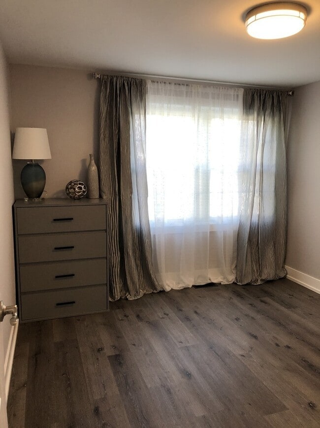 Building Photo - 140 Central Ave