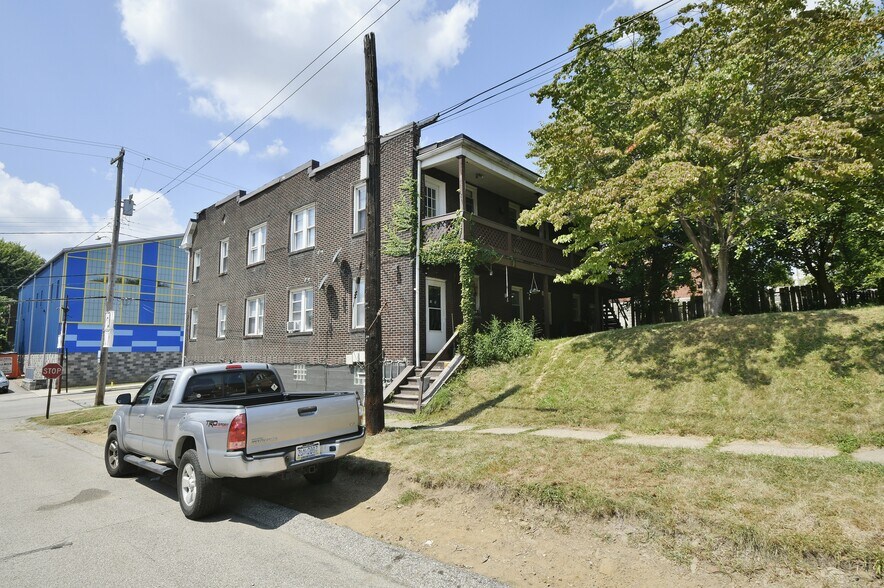 Exterior Side - 2017 West St