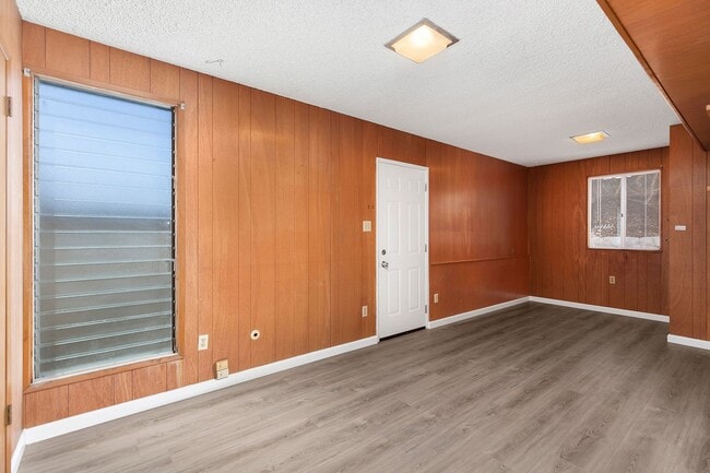 Building Photo - 4 Bedroom Home in Bay Park with Office and...