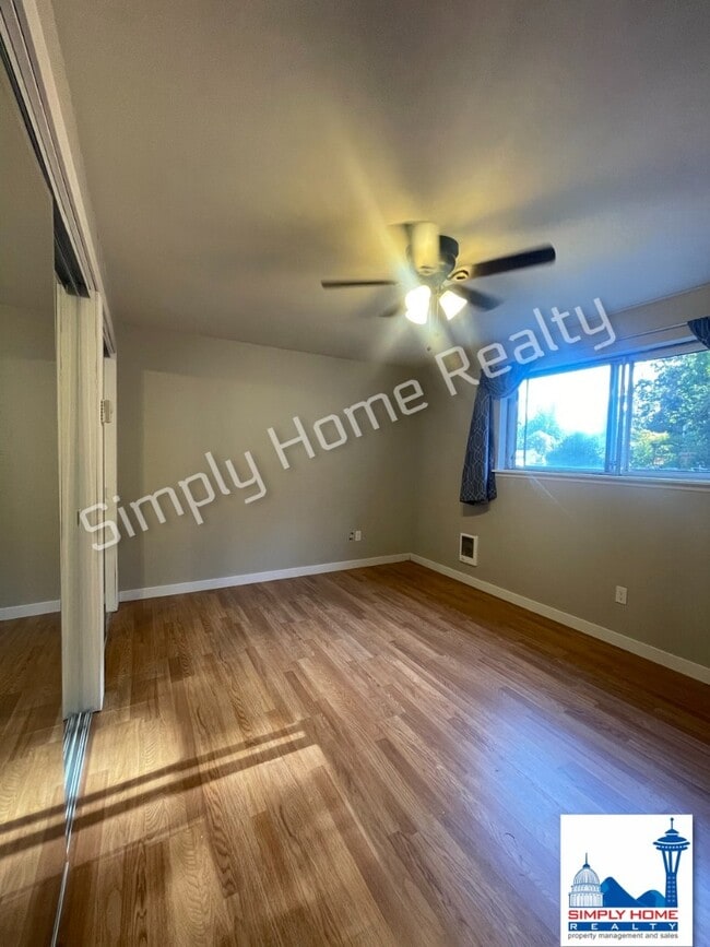 Building Photo - Private Cul-de-Sac Gem with Spacious Backyard!
