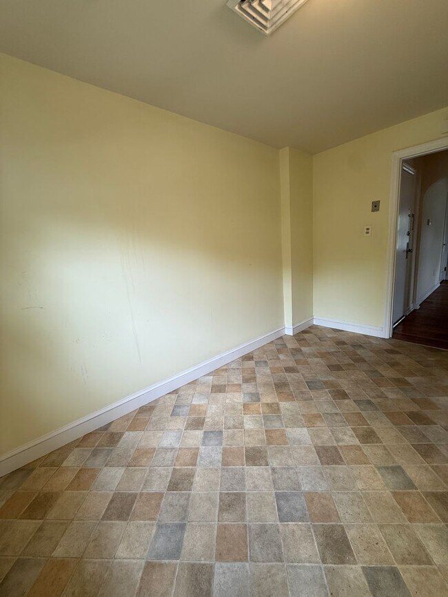 Building Photo - 1 bedroom | 1 bath - Oaklyn, NJ - Nice Quiet Neighborhood