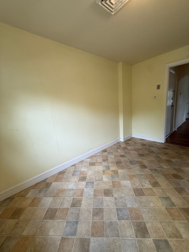 Building Photo - 212 Manheim Ave