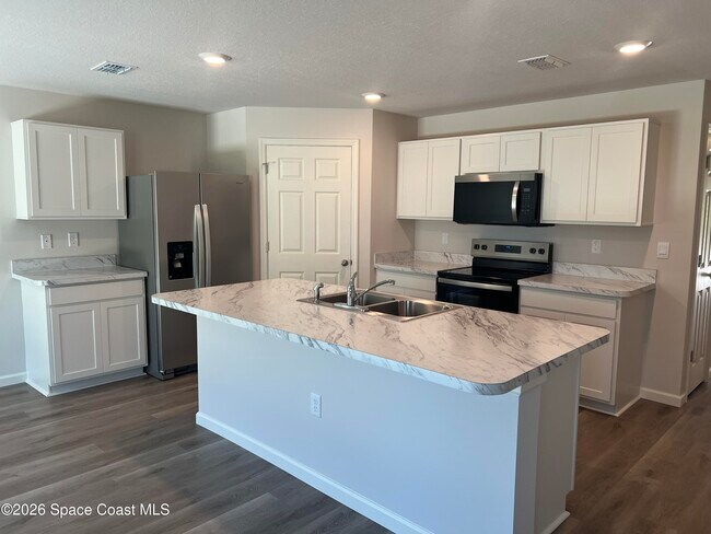 Building Photo - 881 Hollahan Rd SE