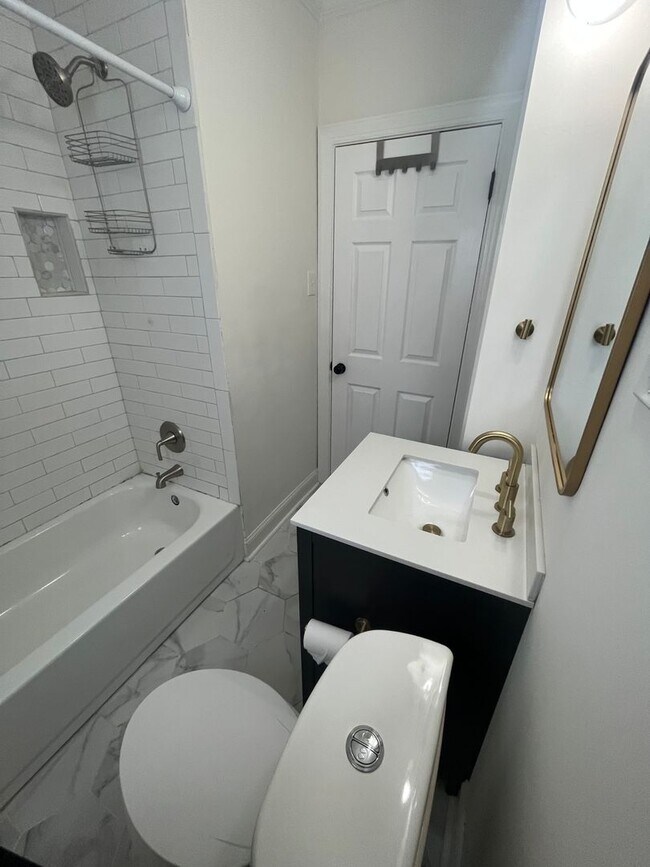 Building Photo - 2 minutes away from Rhodes College! Beautifully Renovated! Pets are owner's approval, fees do apply.