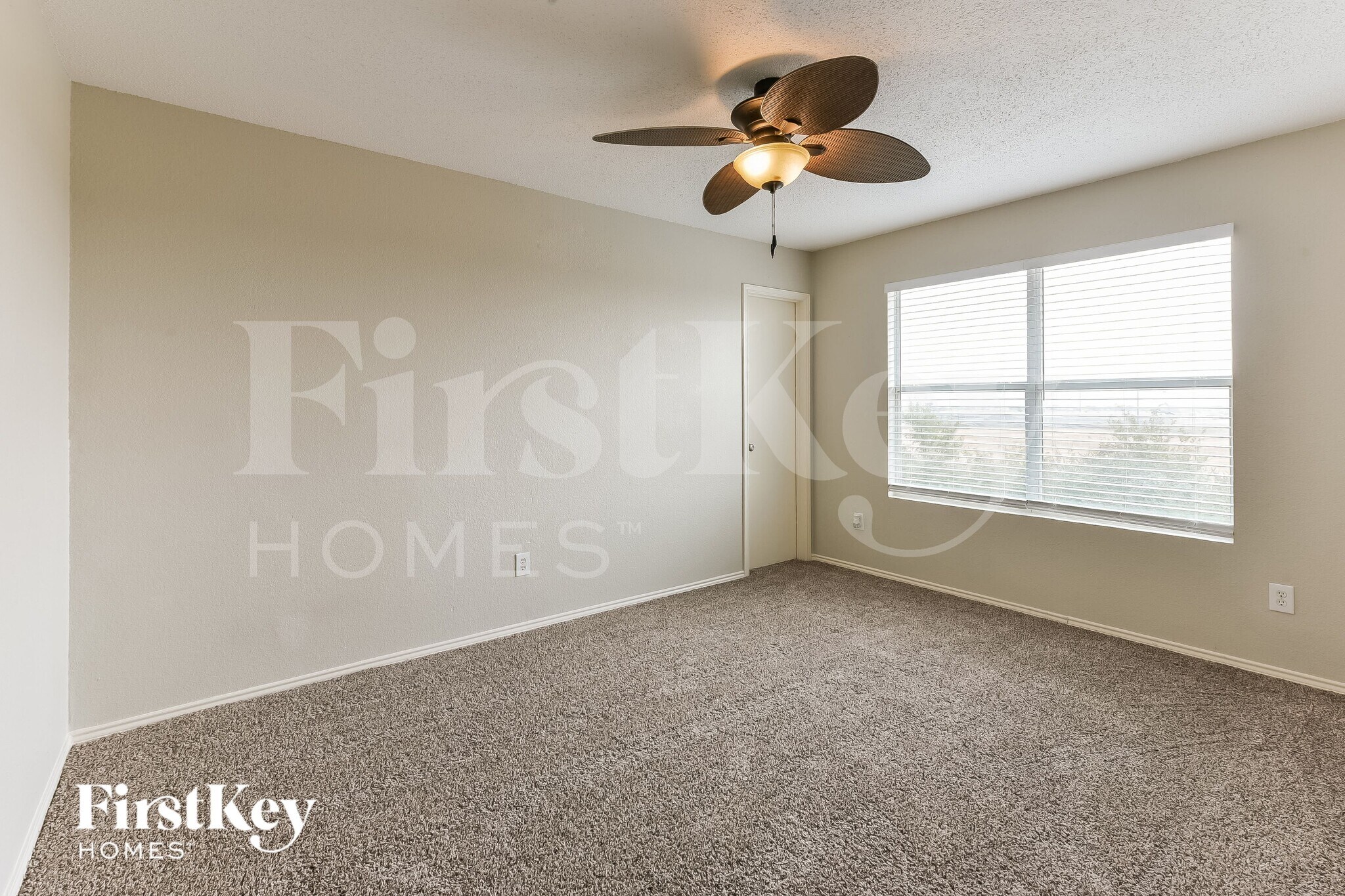 Building Photo - 636 Chickadee Dr