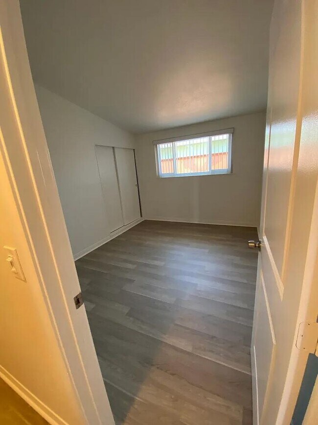 Building Photo - Central costa Mesa 5 bdrm home