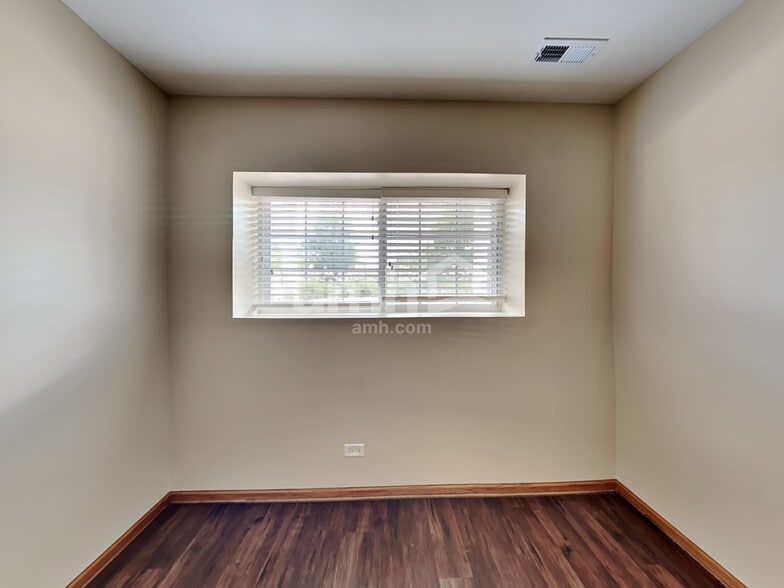 Building Photo - 617 Lincoln Station Dr