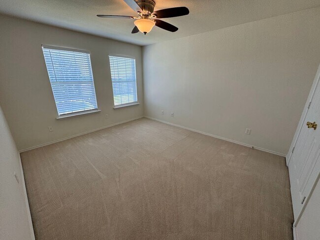 Building Photo - 217 Tepee Dr
