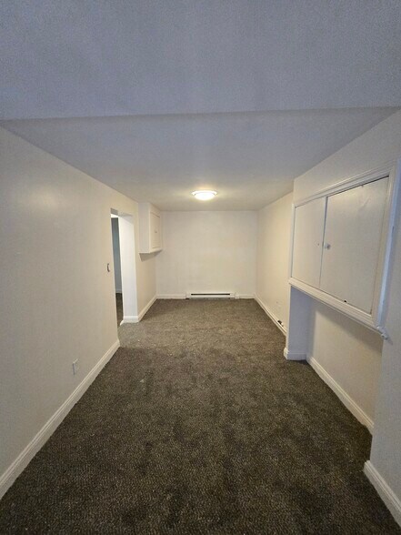 Building Photo - 945 E 220th St