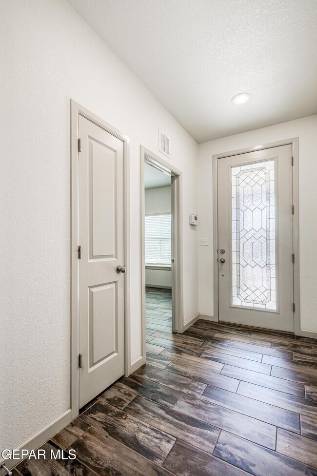 Building Photo - 6557 Toivoa Pl