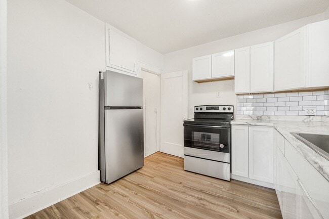 Building Photo - New 3 bedroom listing! RENT SPECIAL HALF OFF FIRST MONTH!