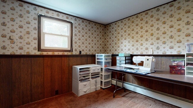 Building Photo - 3 bed, 2 bath house with solar panels! No ...