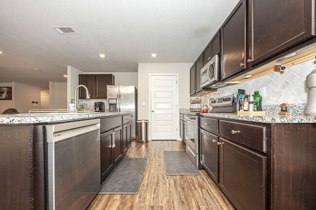 Building Photo - 9125 Bellewood Dr