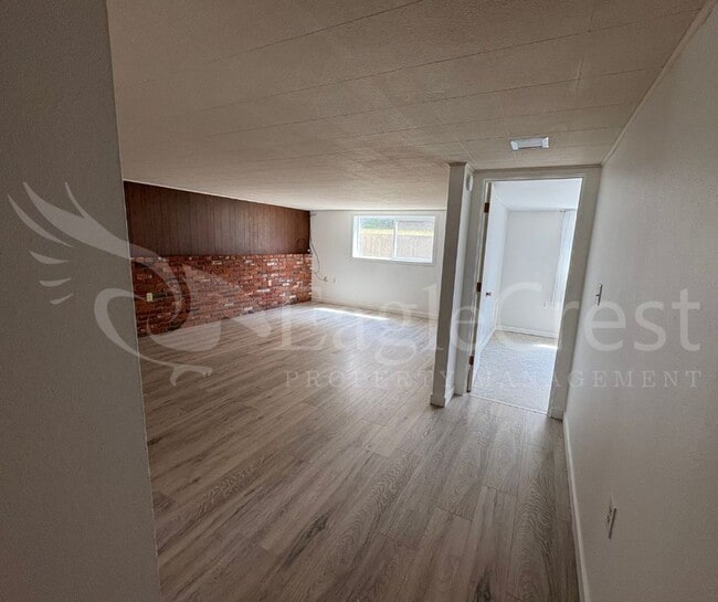 Building Photo - Three Bedroom, Two Bathroom House plus bon...