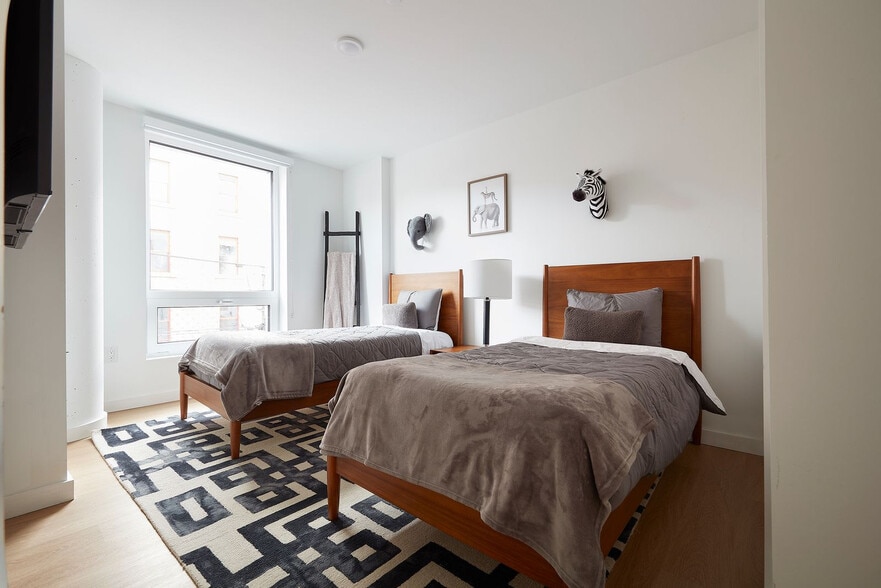 Building Photo - 1b Marshall Dr