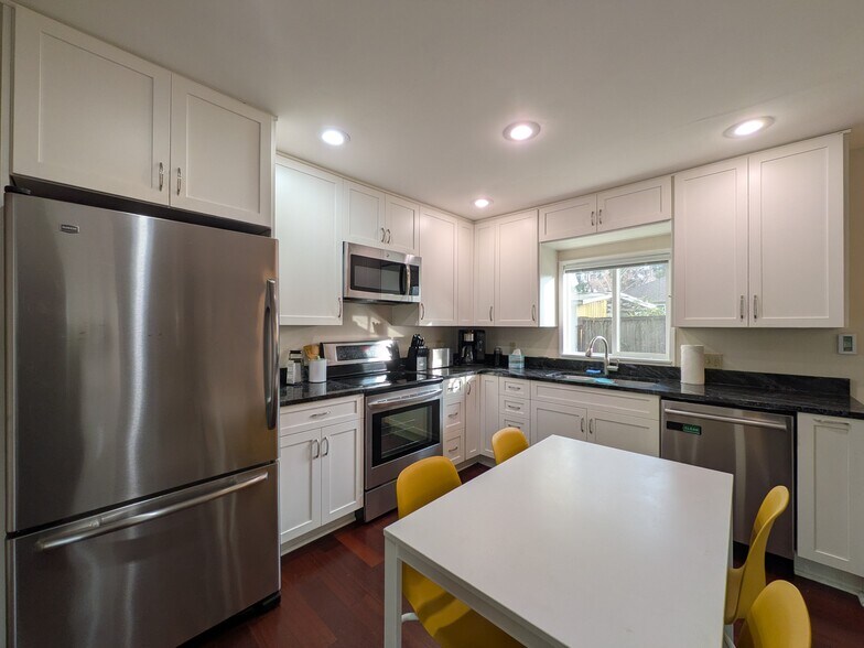 Building Photo - 11518 30th Ave NE