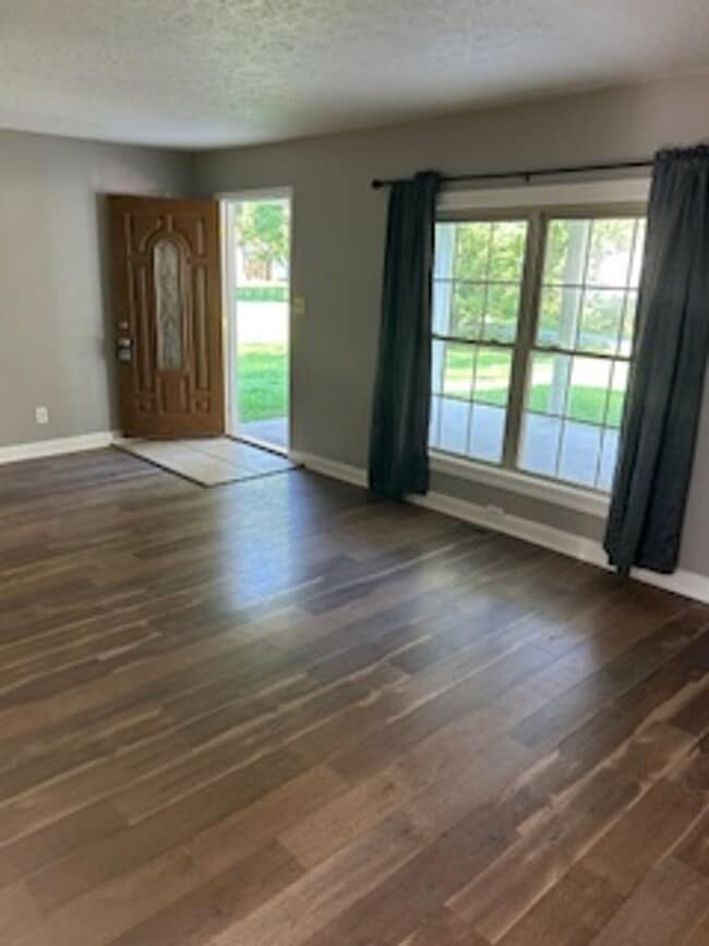 Building Photo - 3 Bedroom, 2 Bathroom Home