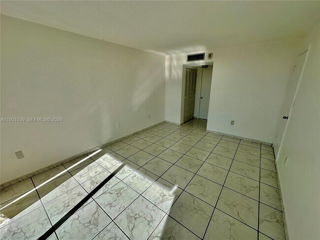 Building Photo - 1200 NE Miami Gardens Dr