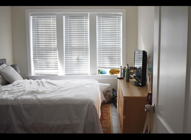 Building Photo - 2 bedroom in Chicago IL 60613