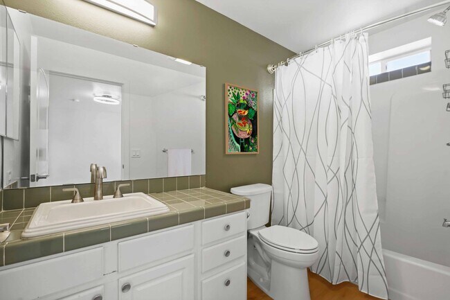 Building Photo - 3 Bed 2 Bath Apartment