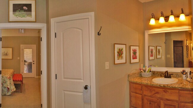 Building Photo - 4304 Saltillo Ct