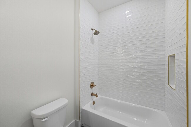 Building Photo - Brand New Custom 3 bedroom home in Granbury!