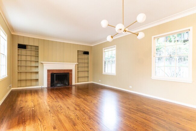 Building Photo - Beachwood Canyon 2b2b Home - Intentional F...