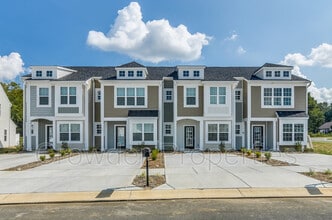 Building Photo - 362 Halton Crossing Dr SW
