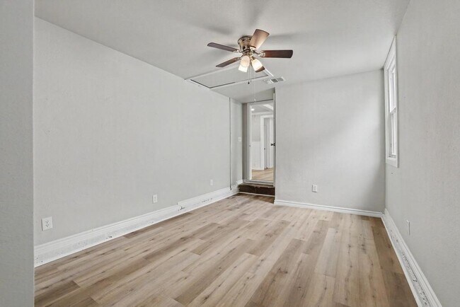 Building Photo - Charming 3-Bedroom Home in Sherman Available NOW!