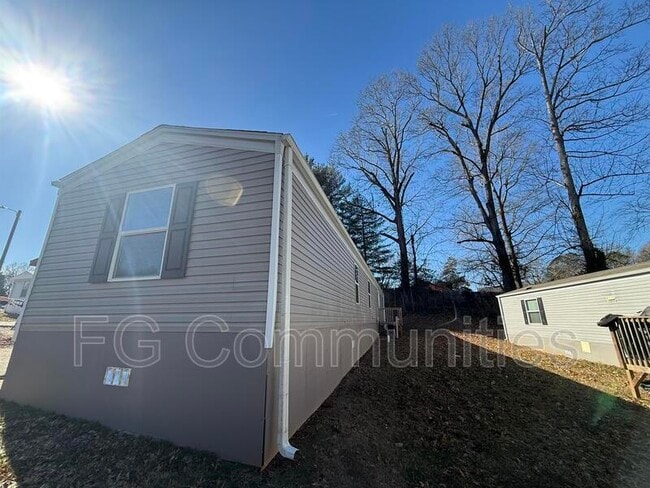 Building Photo - 3160 Dunn St