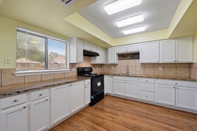 Building Photo - 7418 Boisenberry Ln