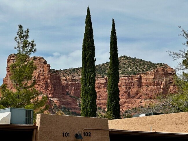 Building Photo - 130 Castle Rock Rd