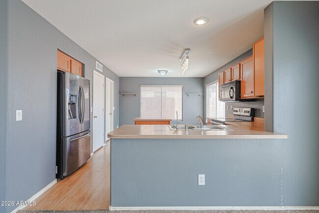 Building Photo - 5245 N 125th Ave