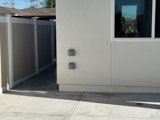 Building Photo - 6170 Briercrest Ave